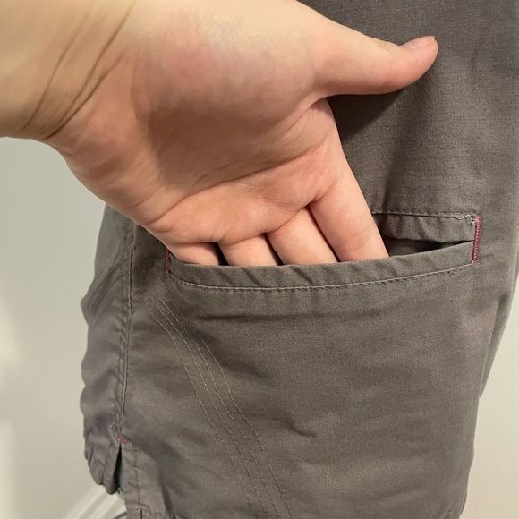 IguanaMed MedFlex 2 Quattro V Neck Scrub Top XS - Picture 6 of 10